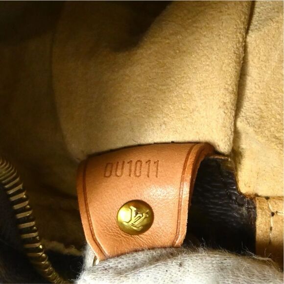 ✅AUTHENTIC✅LOUIS VUITTON LOOPING GM - Picture 13 of 15